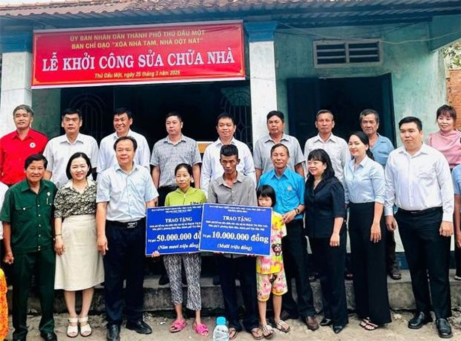 Thành phố Hồ Chí Minh điểm sáng trong phong trào giảm nghèo của cả nước 